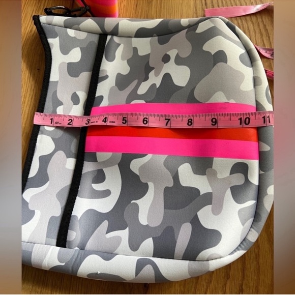 HAUTE SHORE BLAKE CROSSBODY BAG. - Picture 6 of 11